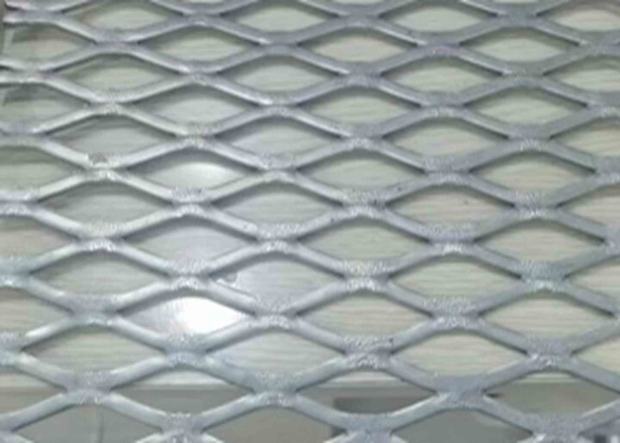 Métal déployé aplati en aluminium utilisé dans les industries de la construction