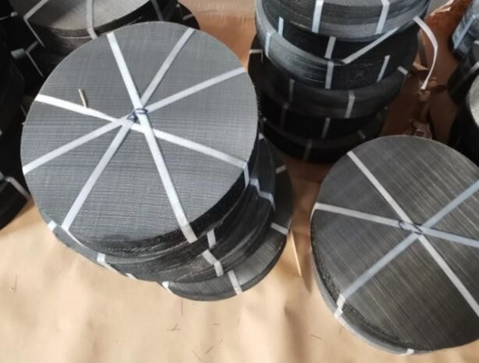 Écran d'extrudeuse de tissu en fil noir à surface plate avec différentes formes et tailles