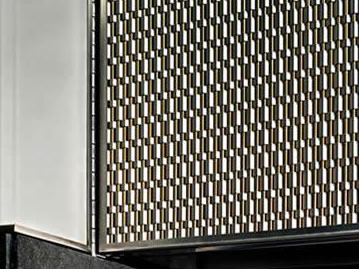 L'acier inoxydable et le type en laiton maille tissée de fil plat est installé sur la façade du bâtiment.